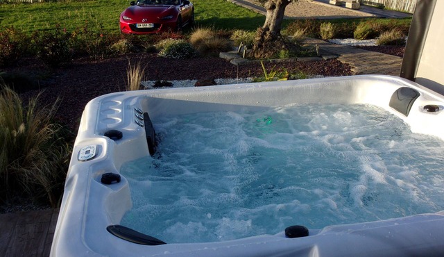 West cape; 100m beach; Batz island view;jacuzzi;wifi.