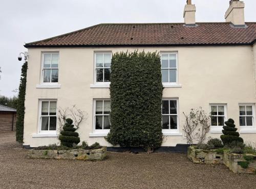 West Cottage, Free Breakfast supplied with free range eggs With log burner