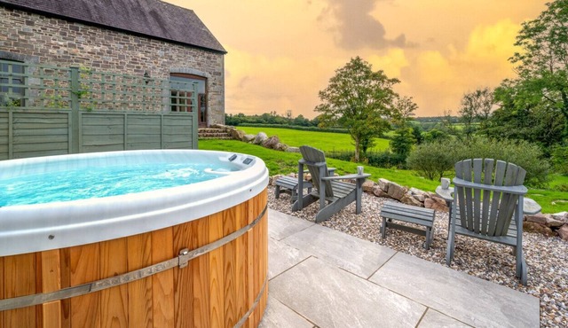 West Cottage - Two Bedroom House, Sleeps 4