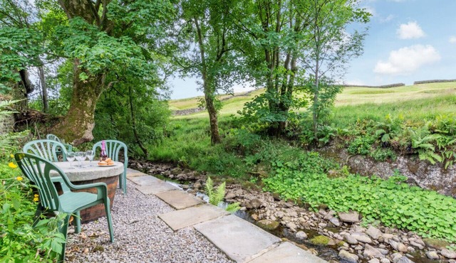 West Cottage - Two Bedroom House, Sleeps 4