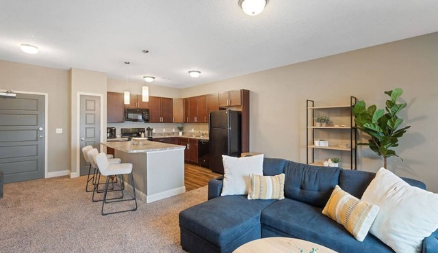 West Des Moines- Garage Gym Pool Jordan Creek