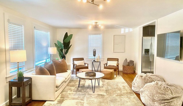 West Elm Charm, 3 Minutes to Soccer Stadium & 5 Minutes to Broadway