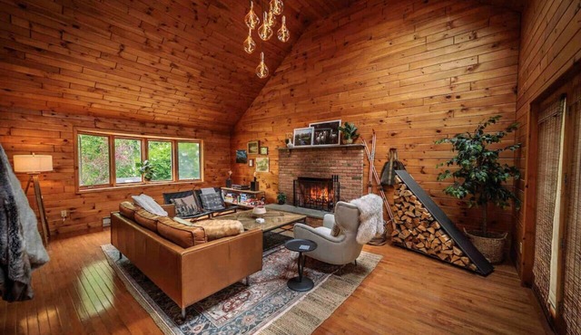 West Elm Lodge near Skiing Waterfront Groups Breweries