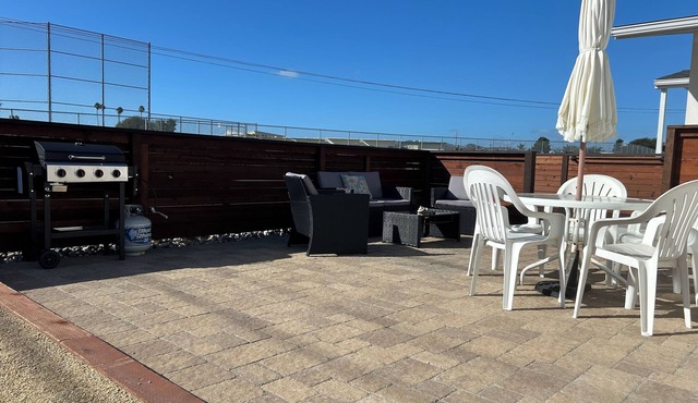 West End Grover Beach 2 bed 1 bath unit. Blocks to beach. Outdoor living space!