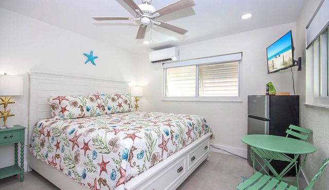 West End Paradise Starfish 1 - Quaint Hotel Style Room near the Beach
