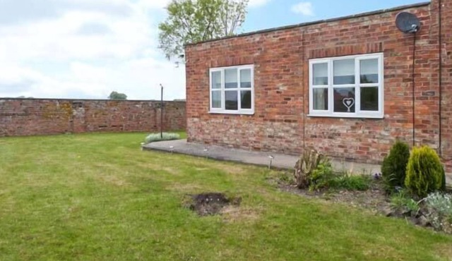 WEST END, pet friendly, country holiday cottage in Pocklington