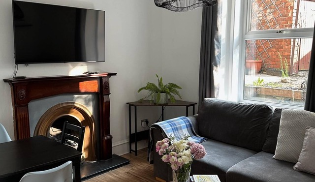 West End Retreat , Minutes to Airport & City Center