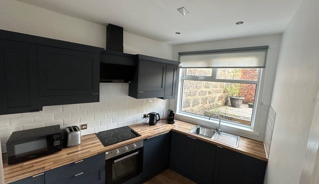 West End Retreat, Minutes to Airport & City Center