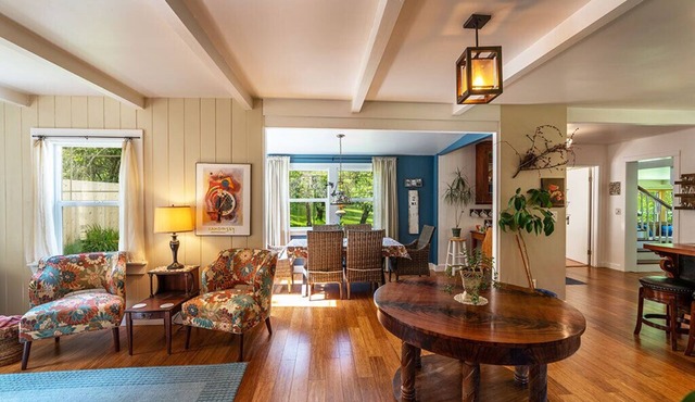 West End Retreat -Remodeled farmhouse, 1/2 mile to river