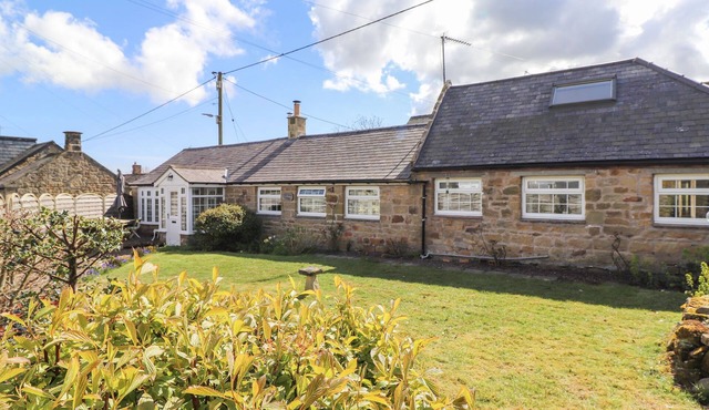 WEST FARM COTTAGE, pet friendly, with open fire in Longhorsley