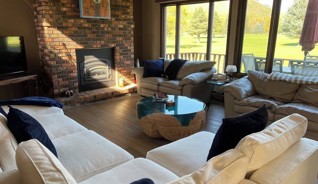 West Glacier Sleeps 4 On Golf Course W/Golf Cart