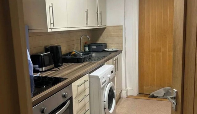 West Hamstead Nw6 Zone 2 - bedroom with kitchen