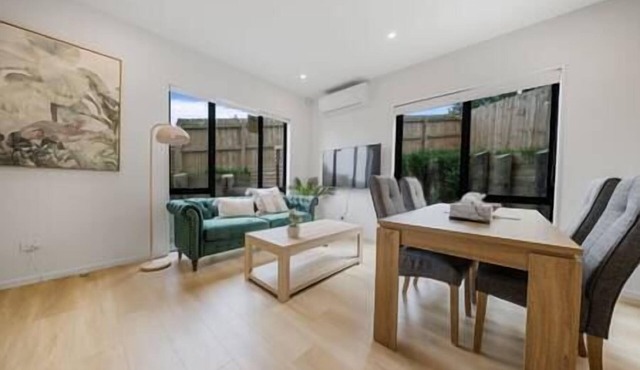 West Harbour Oasis Modern 4-Bedroom Retreat Unit E