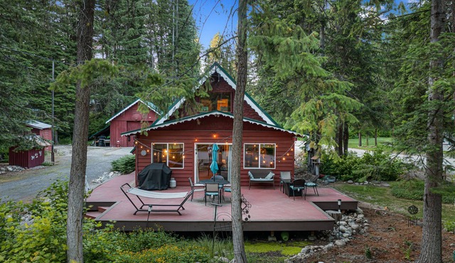 West Haus Escape-Hot Tub, Dogs, EV Charger, Deck