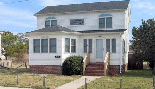 West Haven - Spacious 3BR, 2 Bath Waterfront home with dock , NO LINENS