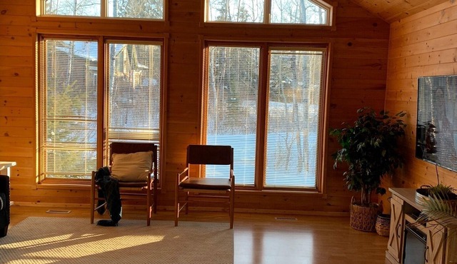 West Hawk Lake Family Paradise - just minutes from the beach