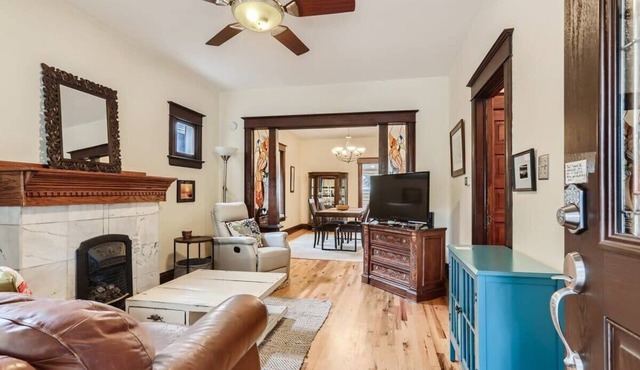 West Highland Bungalow/2BR w/Private Backyard