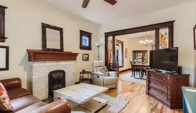 West Highland Bungalow - 2BR with Private Backyard