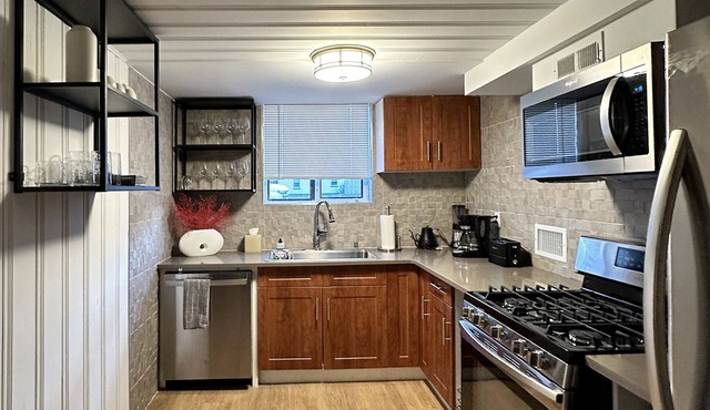 West Highlands 2BDR 1BATH Apartment