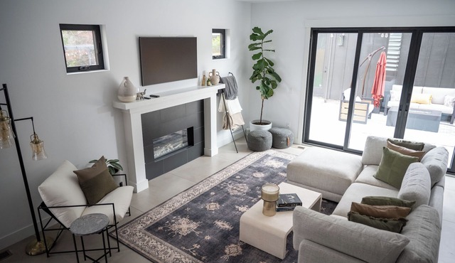 West Highlands 4 br/4.5 ba Modern Retreat with Mountain Views