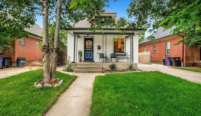 West Highlands Charmer- a 2-bedroom bungalow in walkable N Denver!