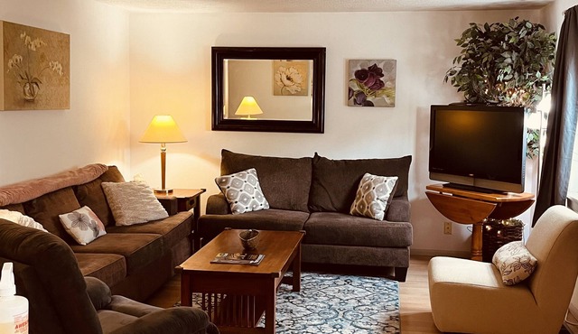 West Hillcrest - close to everything