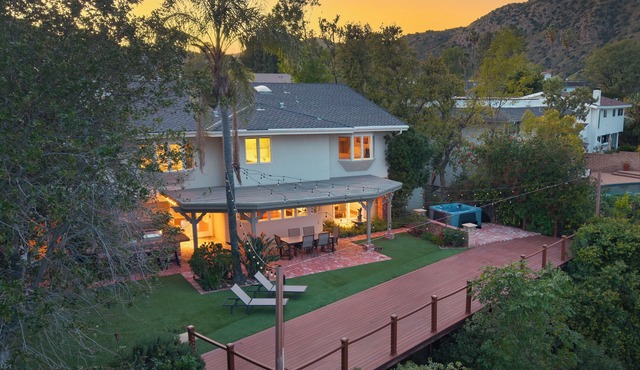 West Hills Retreat Hot Tub, BBQ + EV Charger, Near Malibu | Twilight Terrace