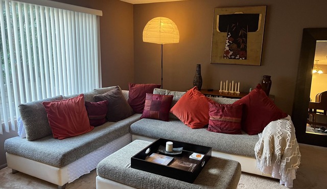 West Hollywood Condo In the heart of West Holllywood! Walk to everything!