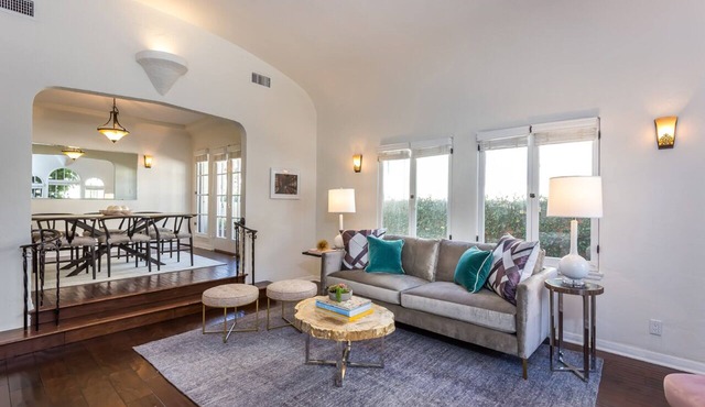 West Hollywood/Carthay Circle 2 Bed 2 Bath + Yard, Designer Furnished