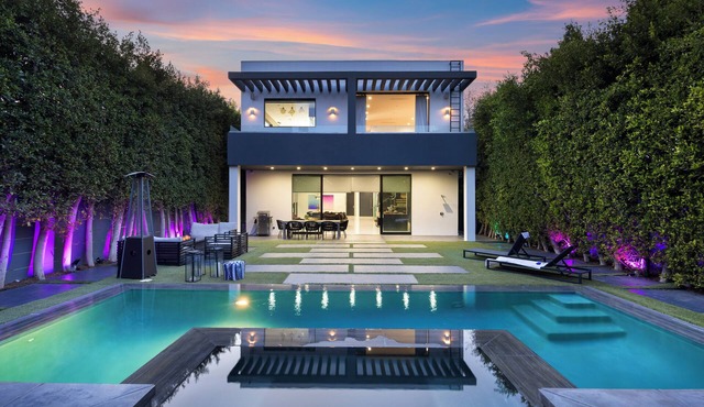 West Hollywood Gem w/Pool, Hot Tub & Fire Pit Near Melrose Ave