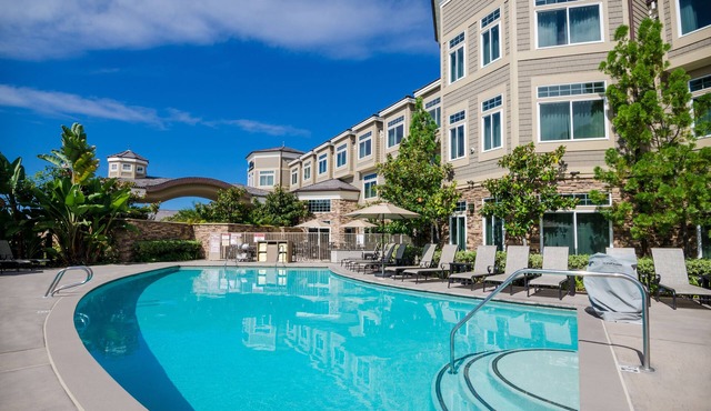 West Inn & Suites