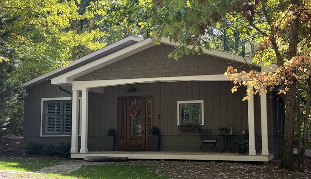 West Knoxville - Guest Cottage in Private Wooded Neighborhood