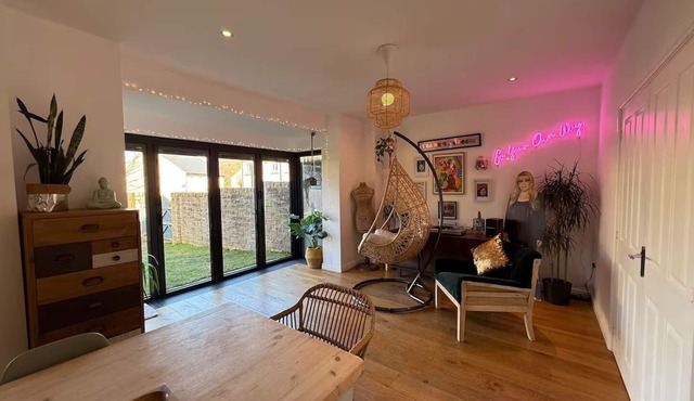 West Lodge, 5 Bedroom House, Dog Friendly, EV Charger + Great Location.