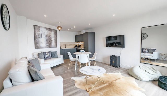 West Lodge, Bognor Regis - a flat that sleeps 4 guests in 2 bedrooms