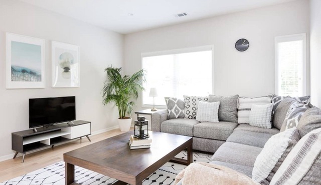 West Midtown 2/2 (2nd Floor): Free parking