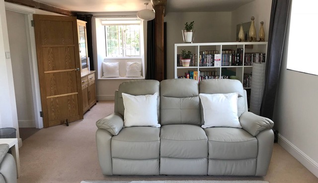 West Mill, Wareham is 800m from town on banks of River Piddle. Ground floor.