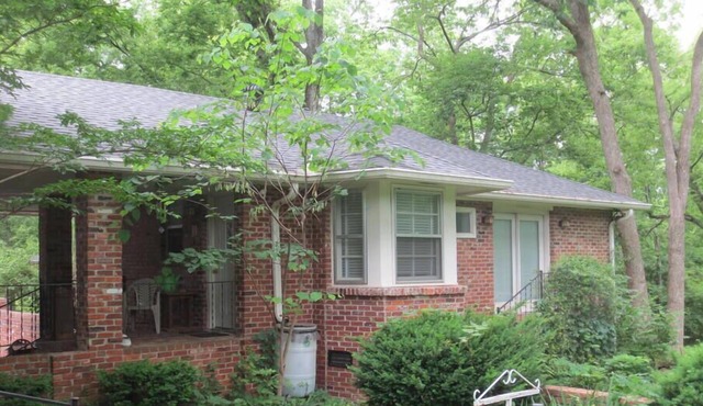West Nashville neighborhood, green, quiet, 10 min to downtown