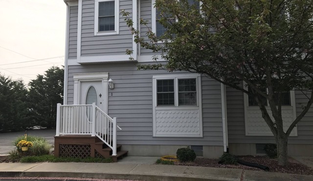 West Ocean City townhome next to Sunset Marina close to OC & Assateague Beaches