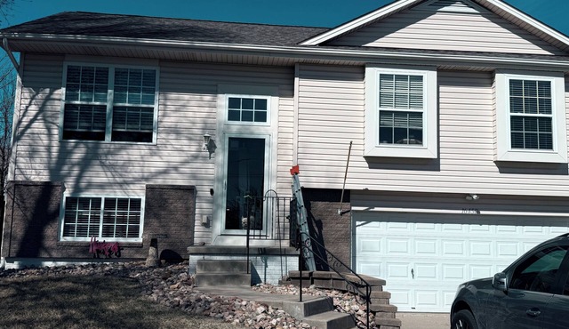 West Omaha 3-bedroom house in quiet neighborhood, close to W Dodge Rd.