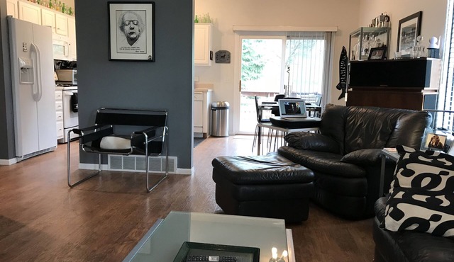 West Omaha Townhome with a BIG feel! MONTHLY RENTAL ONLY, 31 night minimum!