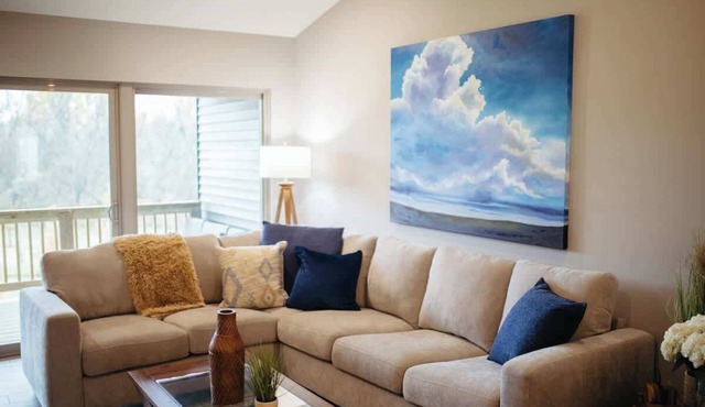 West Omaha Townhouse with GYM, Shopping, King Bed