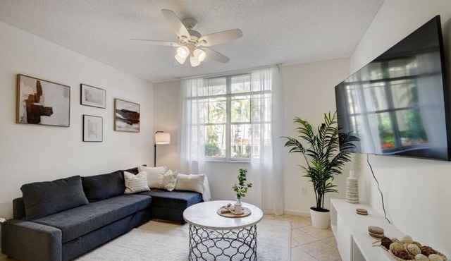 West Palm Beach Condo Apartment at City Place/Courtyards