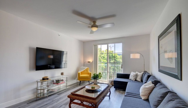 WEST PALM BEACH CONDOMINIUM APARTMENT - PRIME LOCATION AT CITY PLACE
