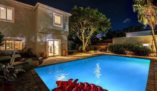 West Palm Oasis BBQ, Pool and Pickleball Court