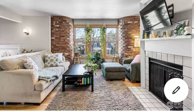 West Pearl St Townhome