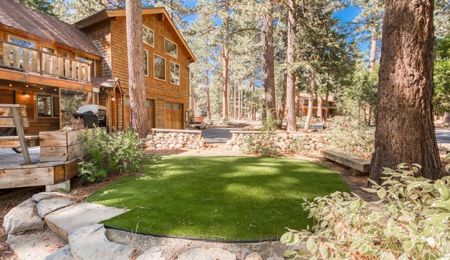 West Pine Cabin by Tahoe Getaways – Pet-Friendly Home with Hot Tub, Pool Table + Walk to Lake!