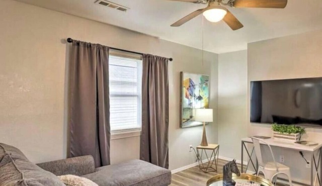 West Plains 2BR Near Downtown Pet Friendly Stay