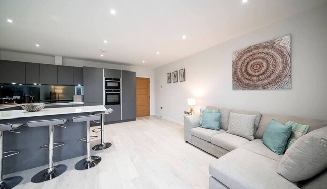 West Queen Street Apt - The Luxe Life