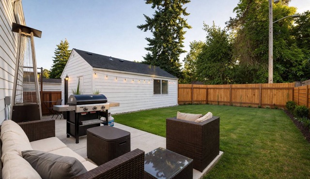 West Seattle Bungalow - Yard, Patio & Washer & Dryer