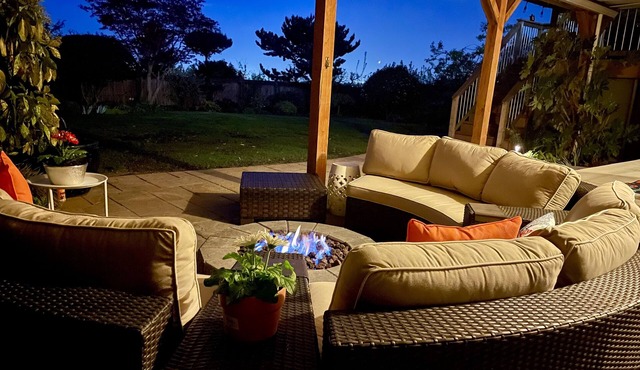 WEST SEATTLE VILLA~easy Seattle access for games, concerts, events, FIFA